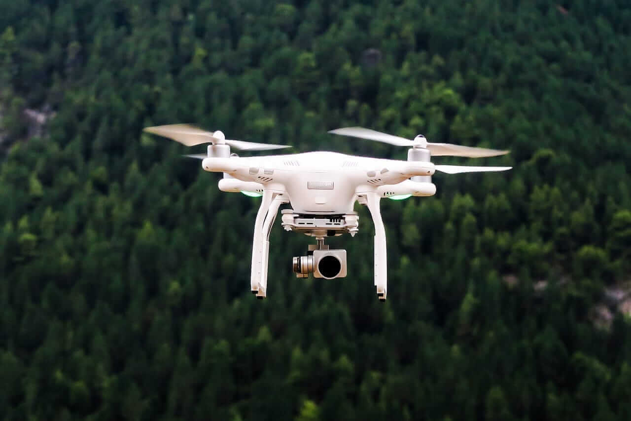 Drone flying by Pexels via Pixabay